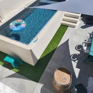  Hébergement de vacances Individuelle Piscine Et Patio